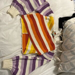 Multicolored cropped knit sweater!